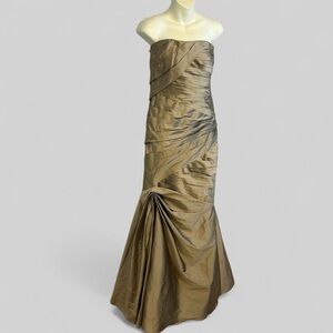 Monique Lhuillier stunning champagne strapless flared mermaid gown event size 4